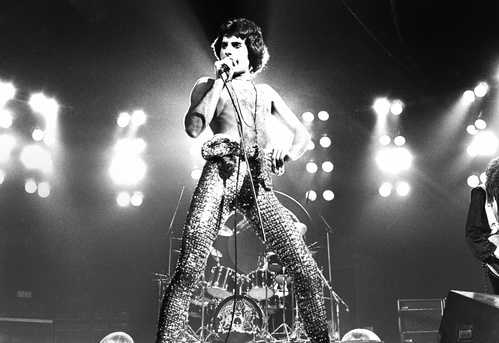 Freddie Mercury na pozornici u Londonu-1977