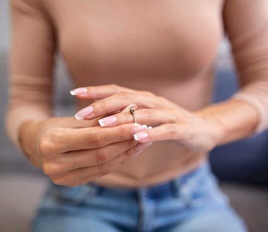 clean nails manikura