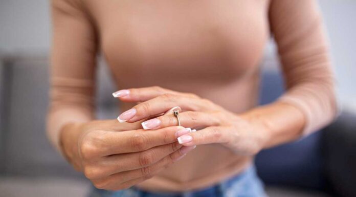 clean nails manikura