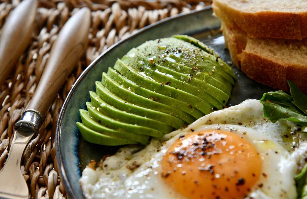 dorucak vitamin d jaja i avokado