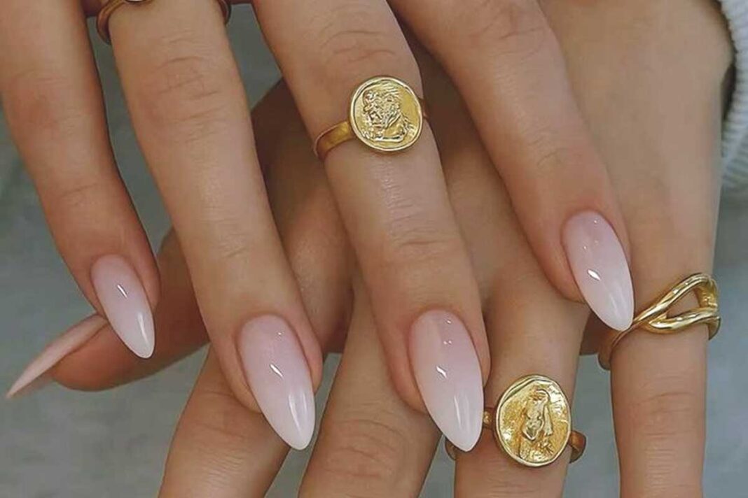 Milky nails manikura