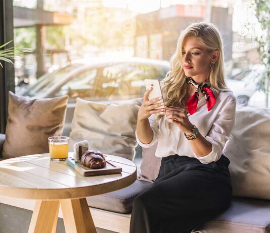 Solo dating ili zašto je postalo cool otići sama na kavu? Solo dating djevojka na kavi