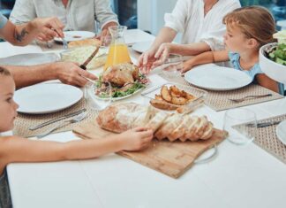 Bonton za stolom djeca