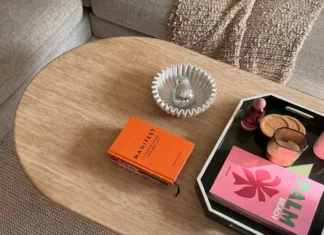 Stolić u dnevnom boravku. Coffe table