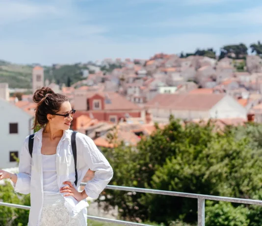djevojka hvar