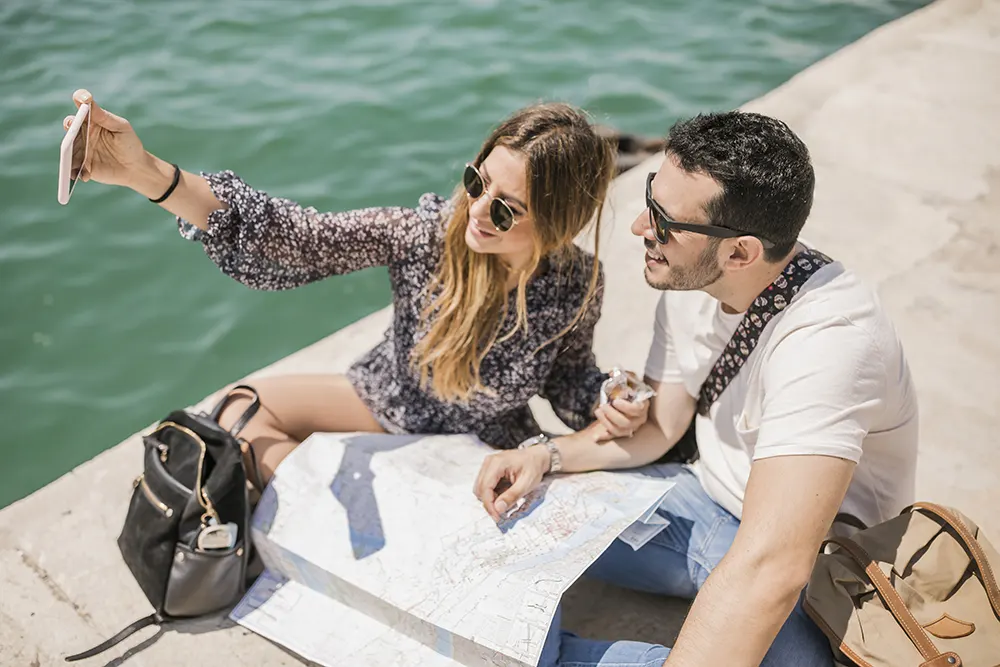Zašto se osjećamo umornije ljeti nego zimi? 1 Turisti se fotografiraju